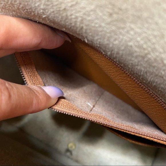 Dooney & Bourke Vintage 80s Essex Saddle Ivory Tan Pebble Leather Cross Body Bag - Picture 8 of 16